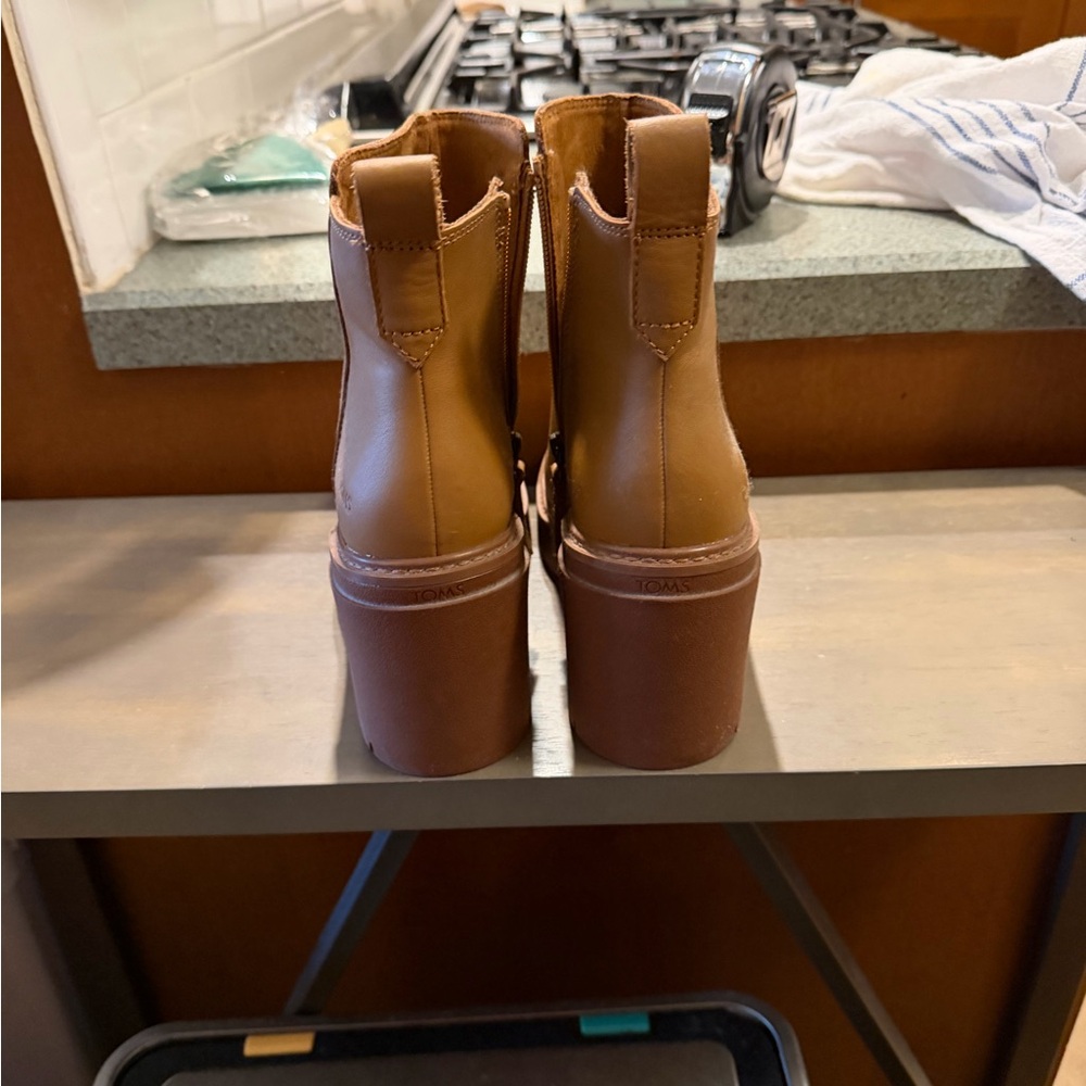 Toms Rya Heeled Boot - Picture 6 of 8